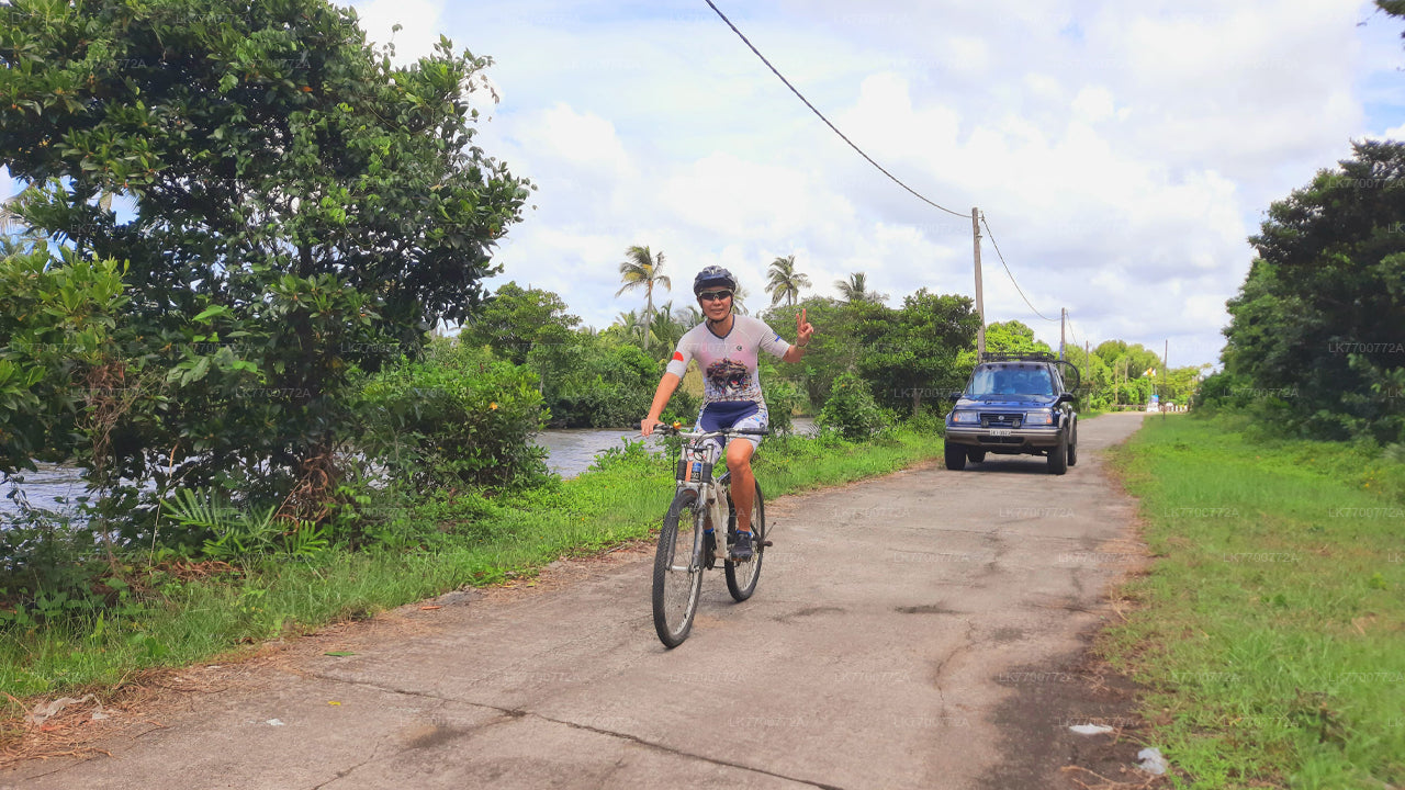 ニゴンボから自転車で行く漁村