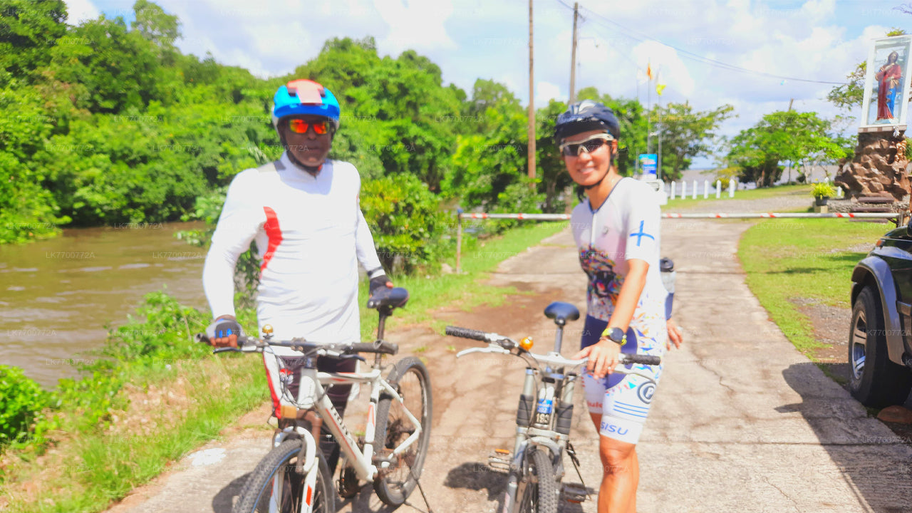 ニゴンボから自転車で行く漁村