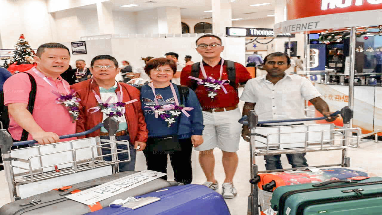 コロンボ空港 (CMB) からミリッサ市へのプライベート送迎