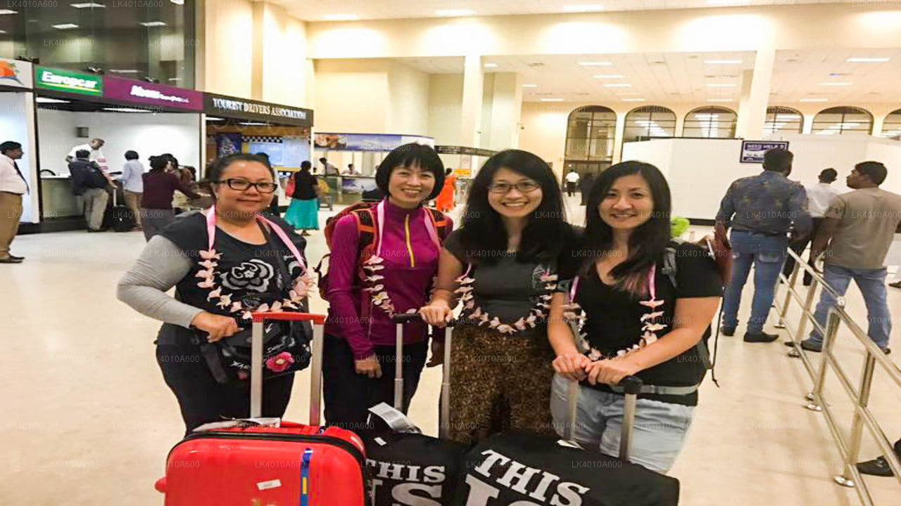 コロンボ空港 (CMB) からアナマドゥワ市へのプライベート送迎