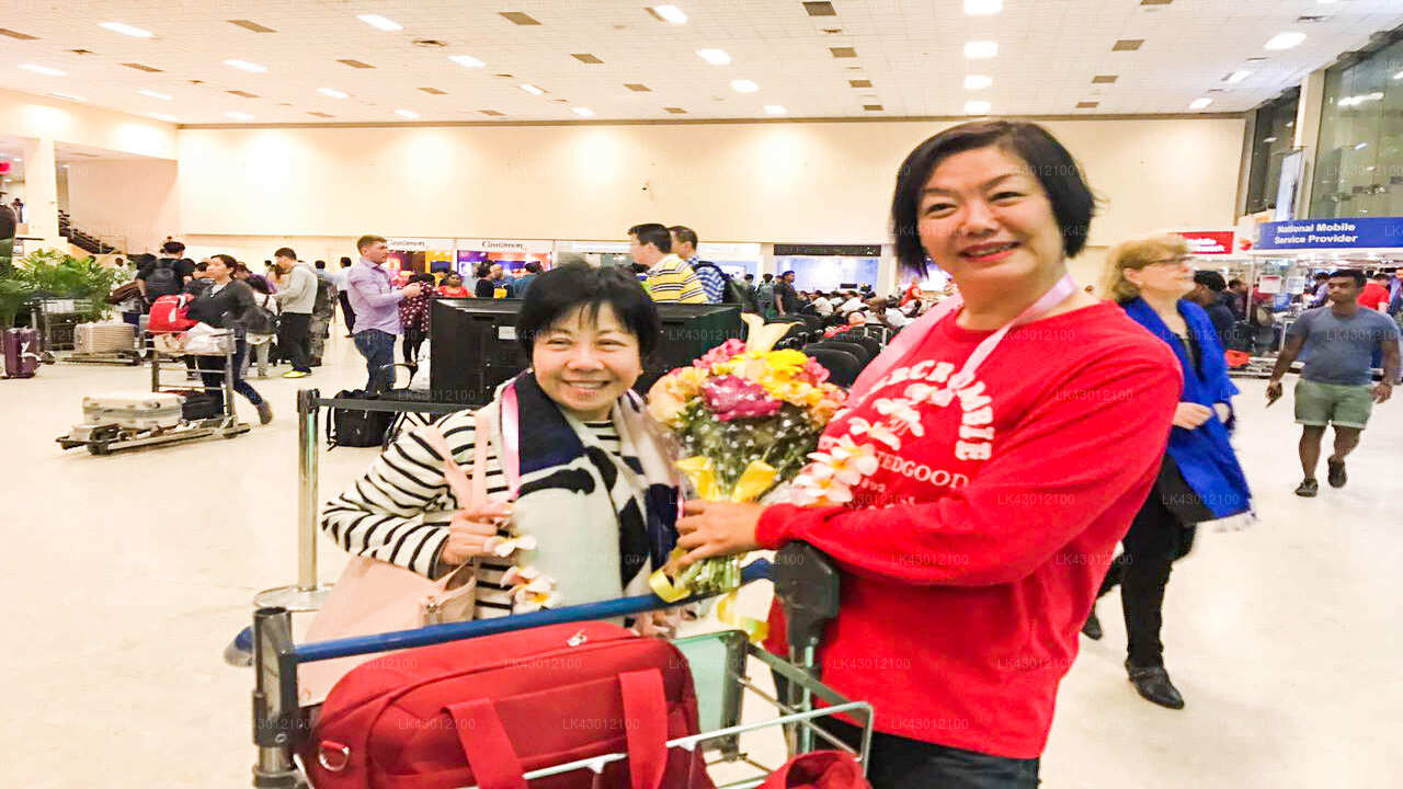 コロンボ空港 (CMB) とシャングリラ・コロンボ間の送迎