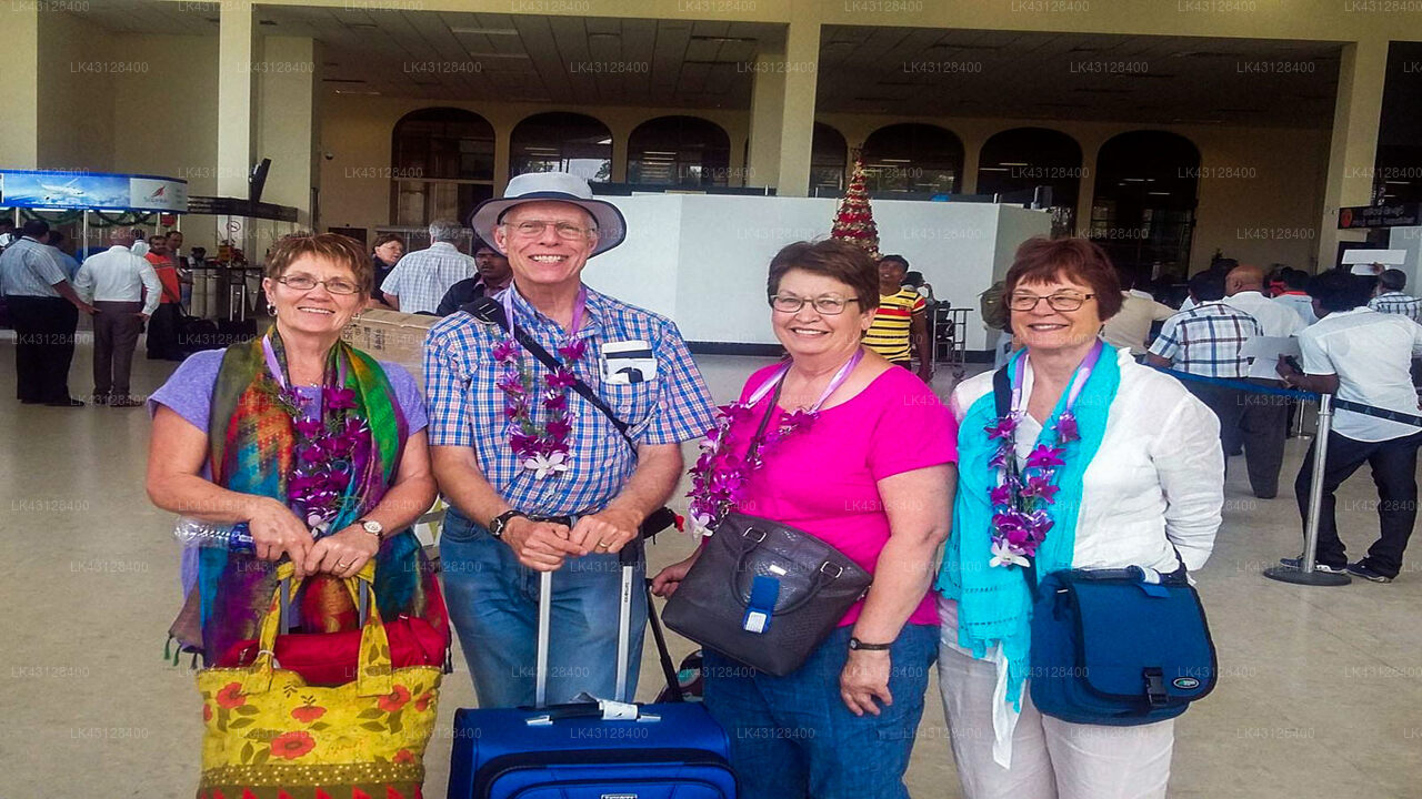 コロンボ空港 (CMB) とインドゥルワのヤヌス パラダイス レスト間の送迎