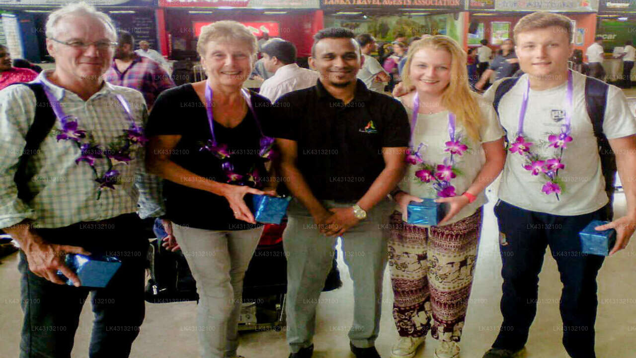 コロンボ空港 (CMB) とヌワラ エリヤのサン ランカ バンガロー間の送迎
