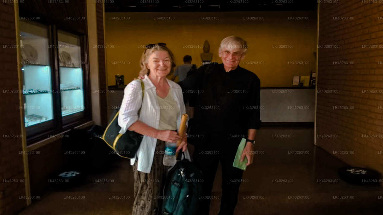 コロンボ空港 (CMB) とネゴンボのサハスラ ホテル間の送迎