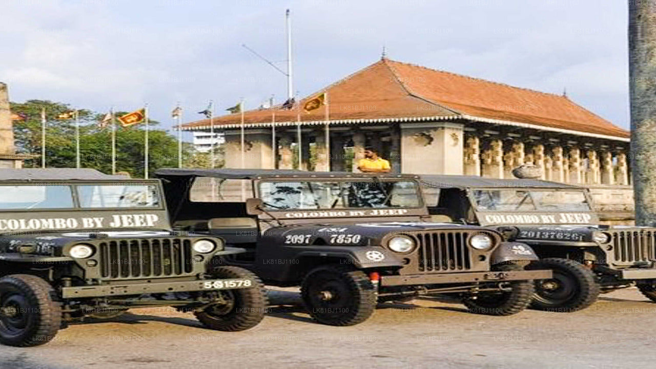 コロンボ港発ベトナム戦争ジープで行くコロンボ市内ツアー