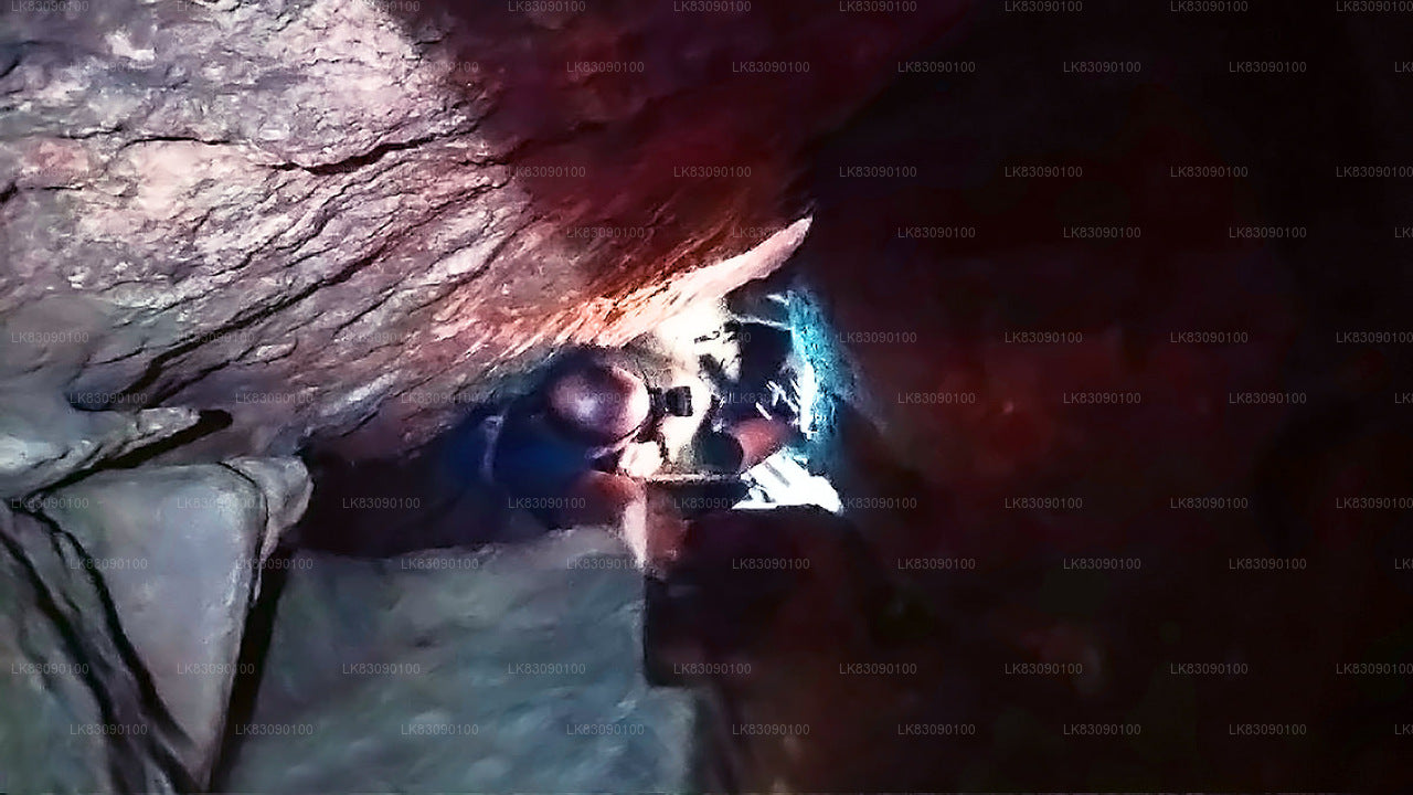 エラからブルー ウォーター ポンド洞窟を探索