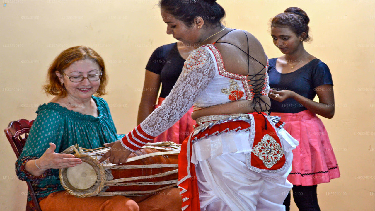 パナドゥラからの伝統舞踊体験